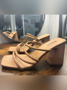 Square Toe Nude Strappy Block Heel Sandals
